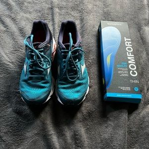 Mizuno Running Shoes (20 miles ran on them)